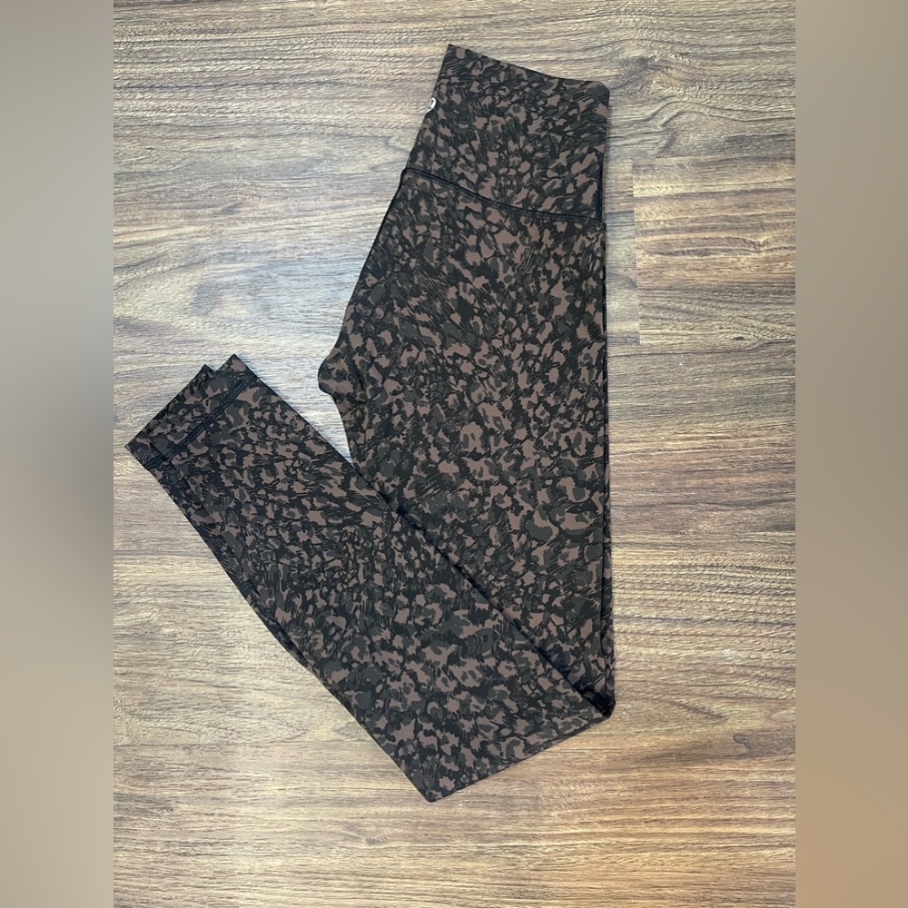 Lululemon Wunder Under high rise size 4 28” length.